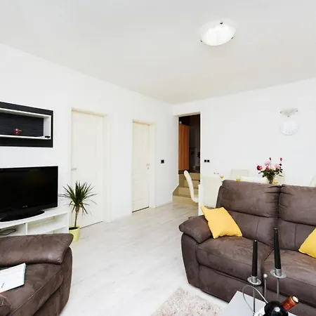 בית נופש Mateo *